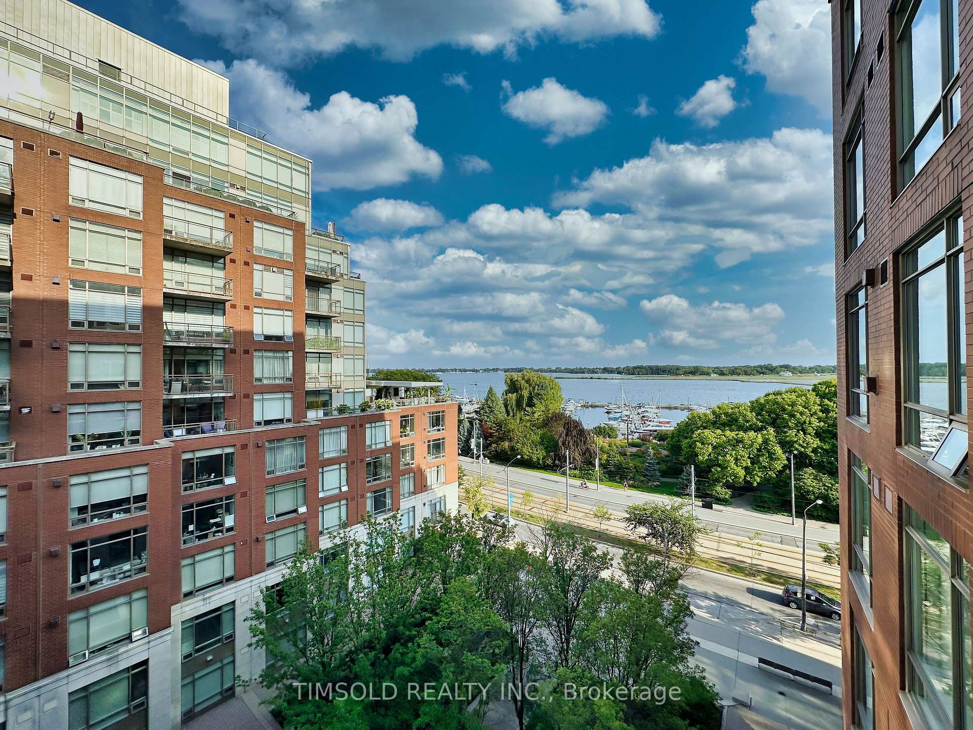 Photo 2 of Unit 708W, 500 Queens Quay W, Toronto, Waterfront Communities — HOMEH