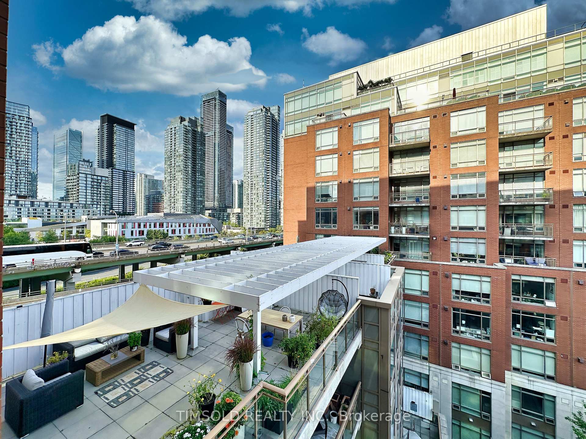 Photo 3 of Unit 708W, 500 Queens Quay W, Toronto, Waterfront Communities — HOMEH