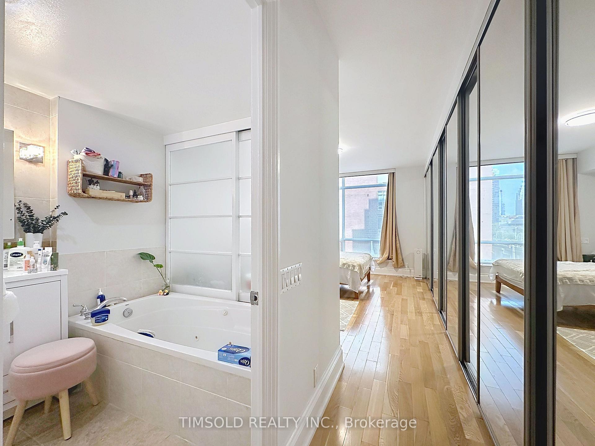 Photo 8 of Unit 708W, 500 Queens Quay W, Toronto, Waterfront Communities — HOMEH