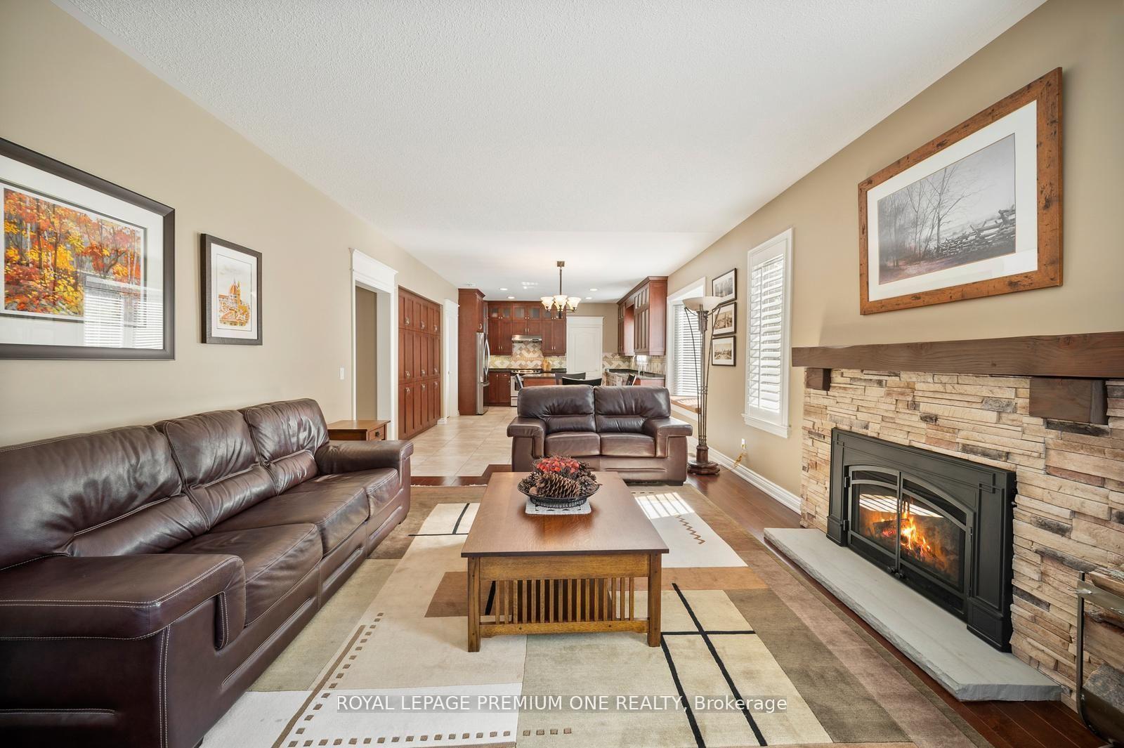 Photo 5 of 536 Village Parkway, Markham, Unionville — HOMEH