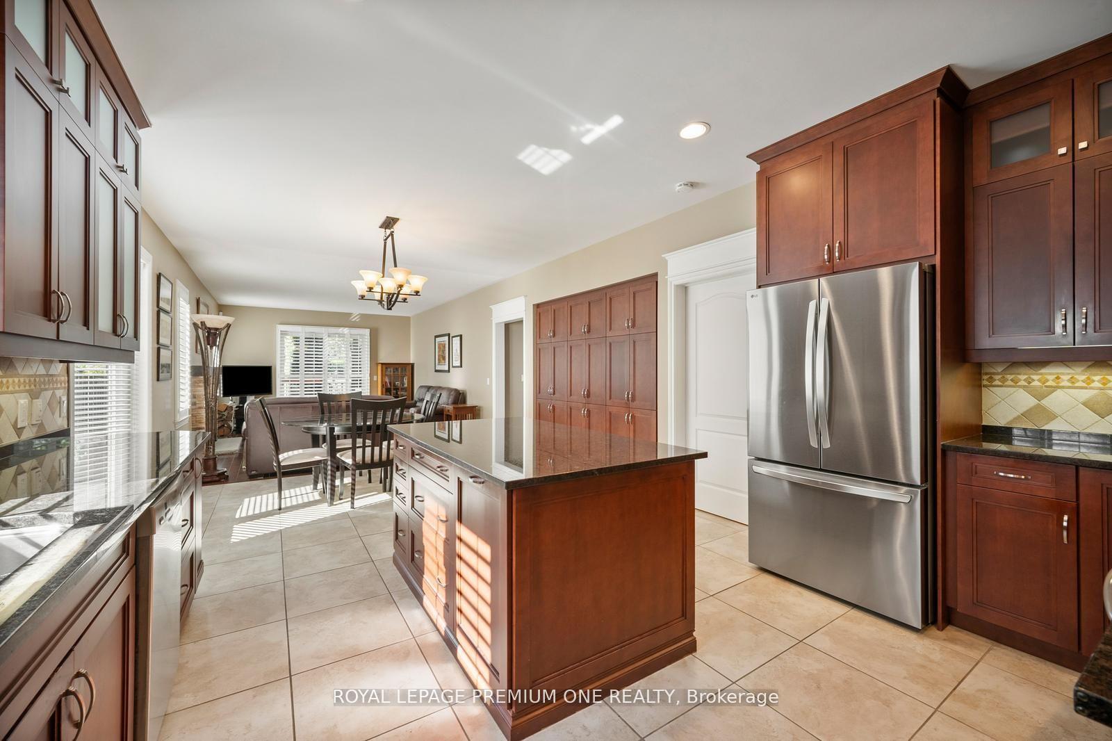 Photo 9 of 536 Village Parkway, Markham, Unionville — HOMEH