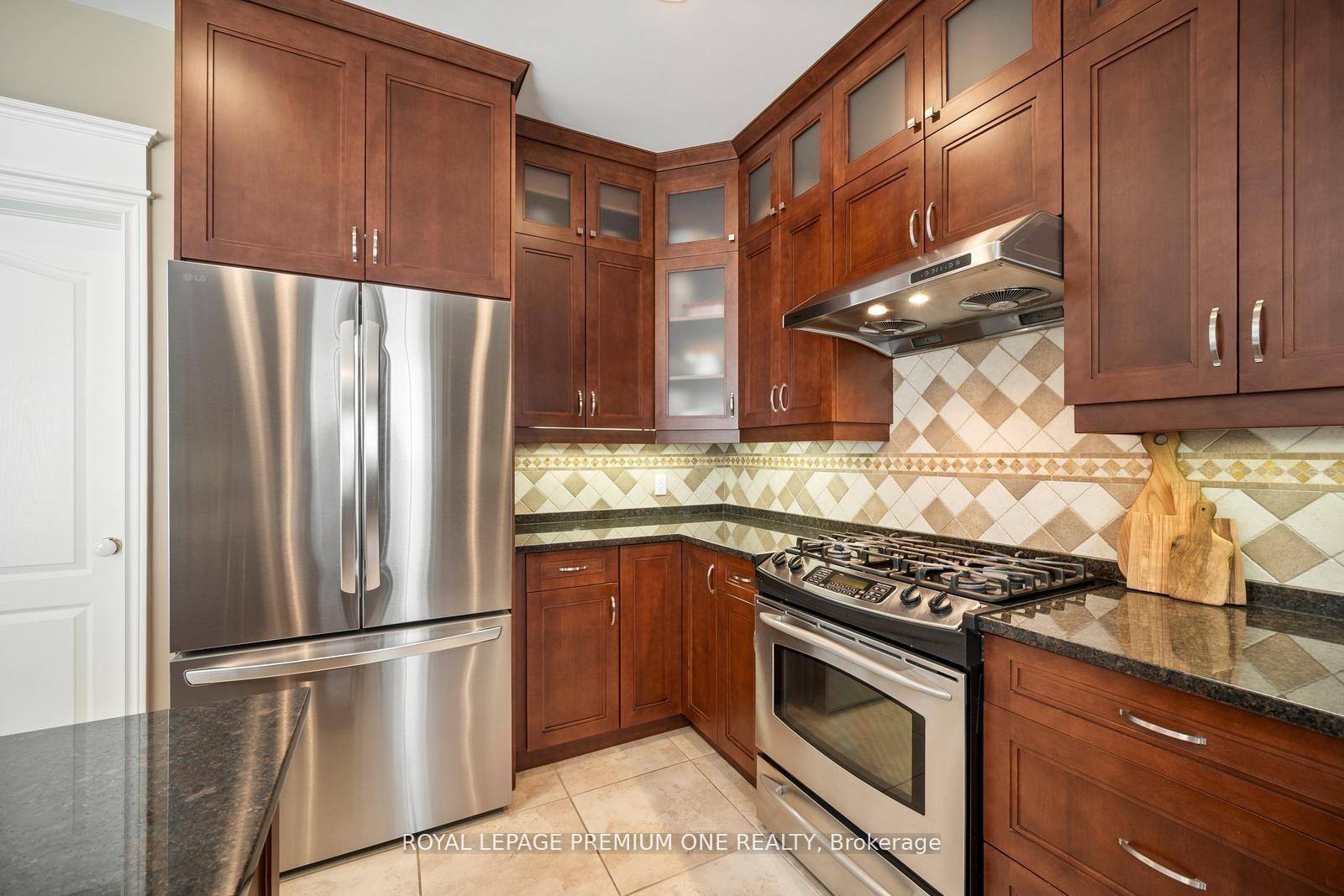 Photo 10 of 536 Village Parkway, Markham, Unionville — HOMEH