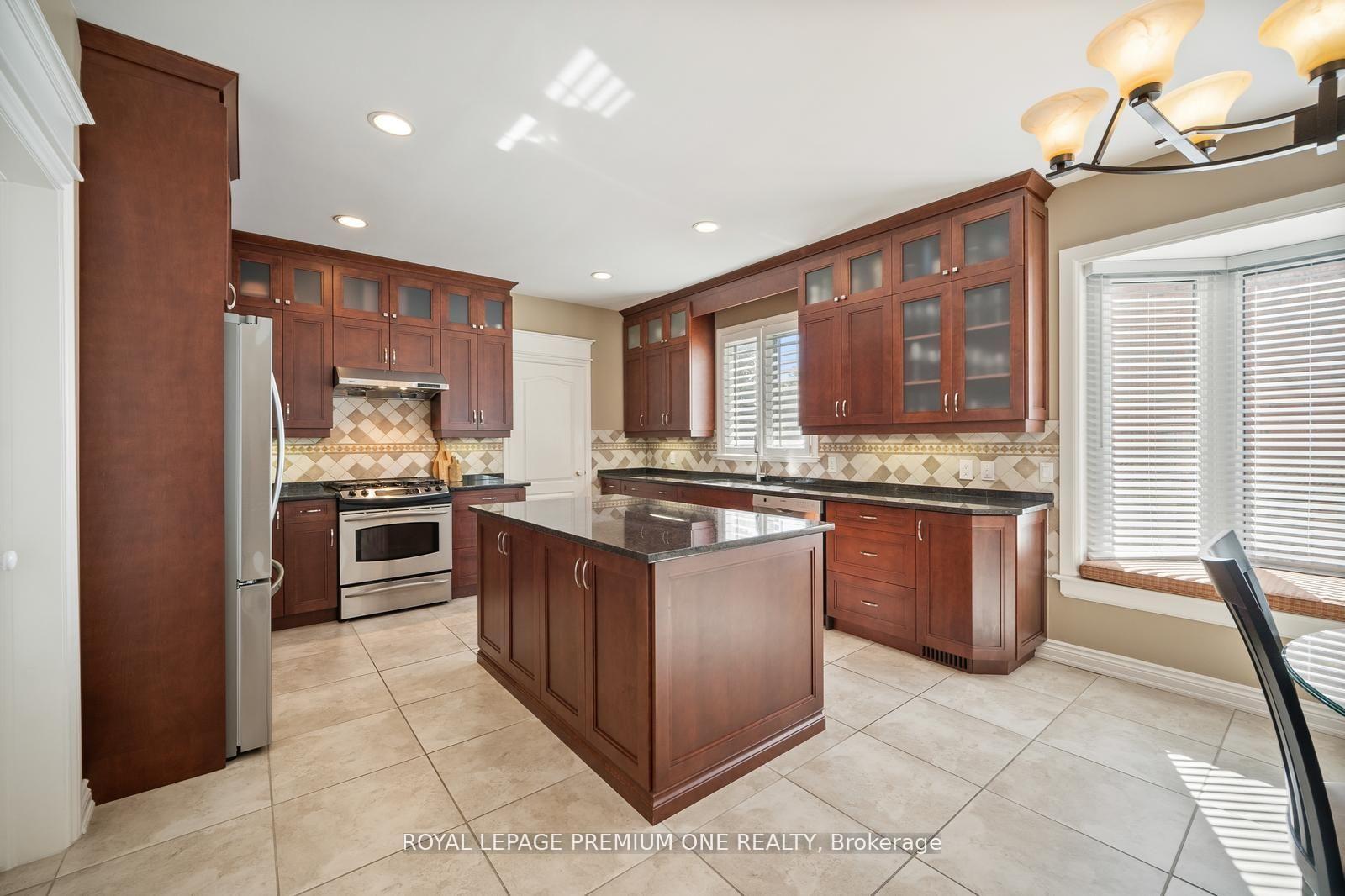 Photo 11 of 536 Village Parkway, Markham, Unionville — HOMEH