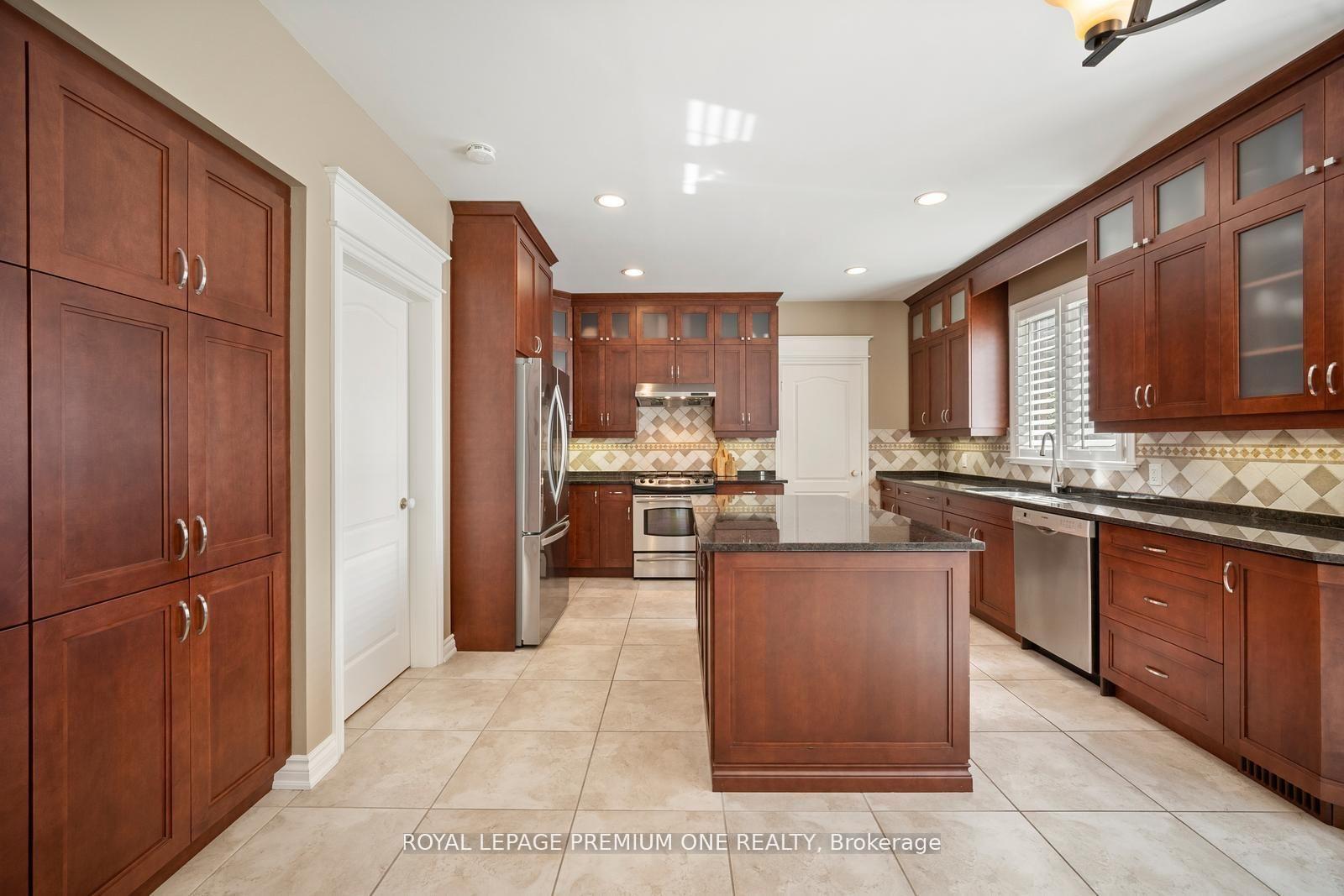 Photo 15 of 536 Village Parkway, Markham, Unionville — HOMEH