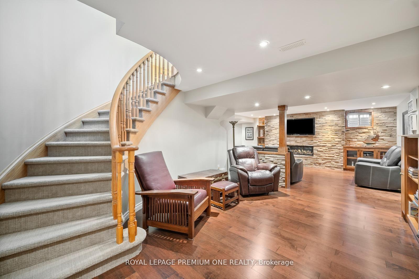 Photo 32 of 536 Village Parkway, Markham, Unionville — HOMEH