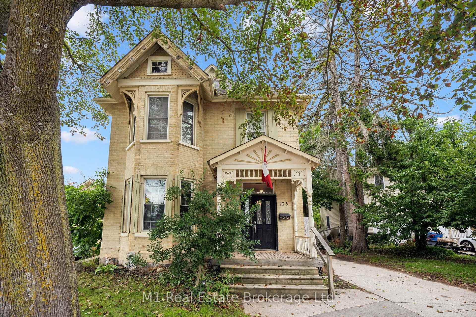 Photo of 125 Elora Street S