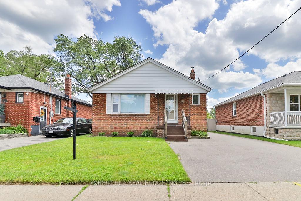 Photo 2 of 19 Silvercrest Avenue, Etobicoke, Alderwood — HOMEH