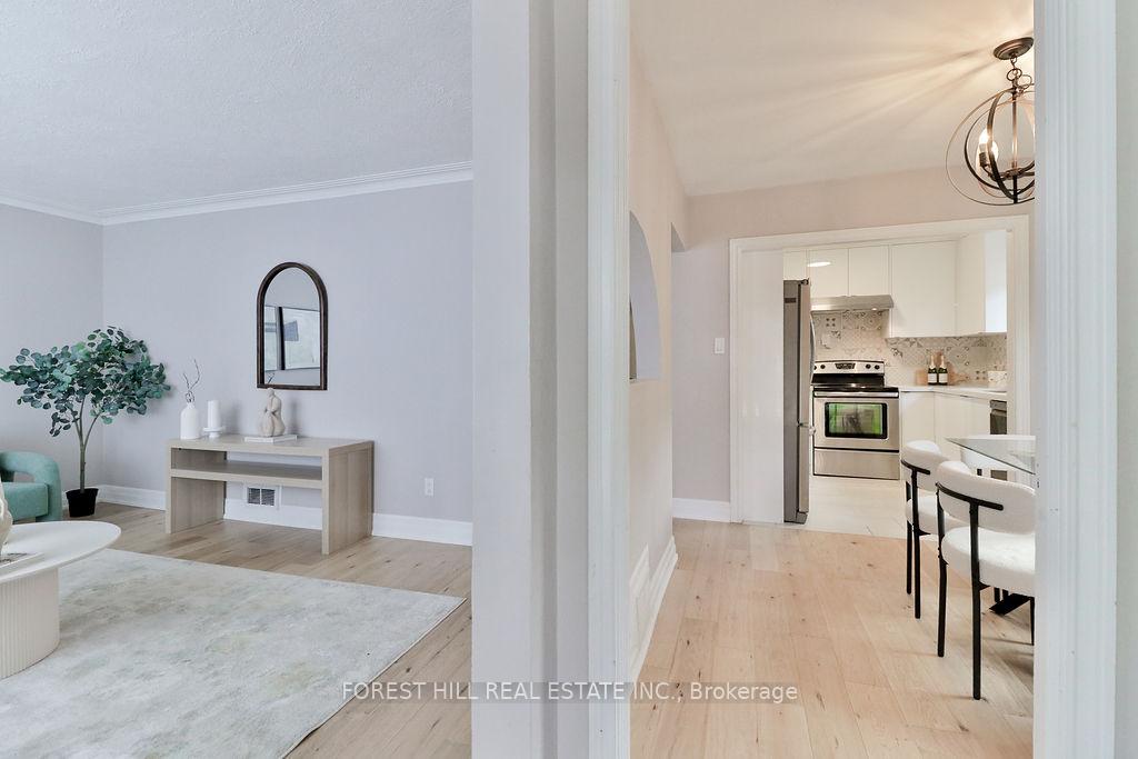 Photo 6 of 19 Silvercrest Avenue, Etobicoke, Alderwood — HOMEH