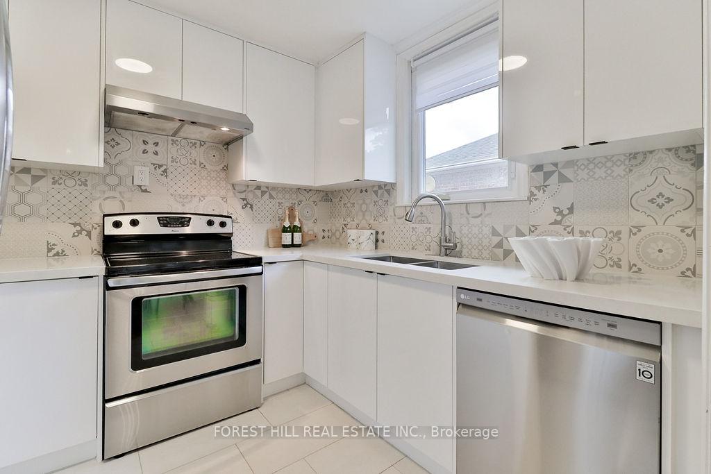 Photo 12 of 19 Silvercrest Avenue, Etobicoke, Alderwood — HOMEH