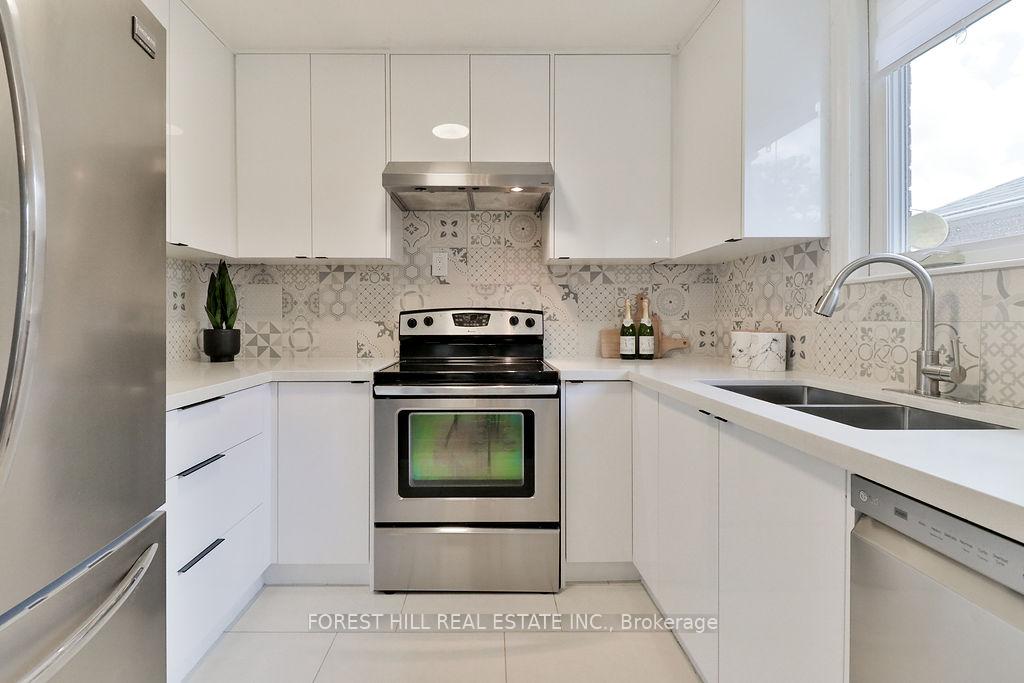 Photo 13 of 19 Silvercrest Avenue, Etobicoke, Alderwood — HOMEH