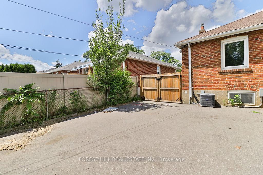 Photo 27 of 19 Silvercrest Avenue, Etobicoke, Alderwood — HOMEH