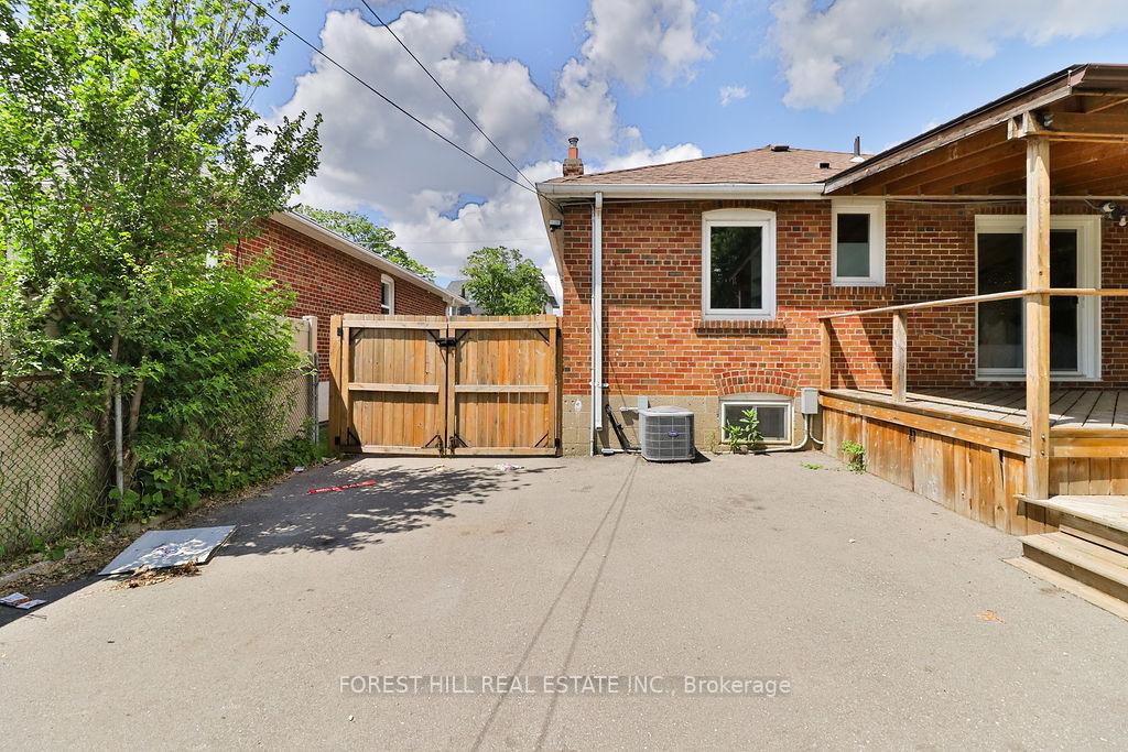 Photo 29 of 19 Silvercrest Avenue, Etobicoke, Alderwood — HOMEH