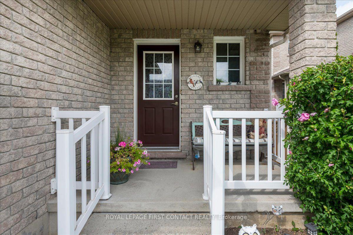 Photo 3 of 28 Pass Court, Barrie, Ardagh — HOMEH