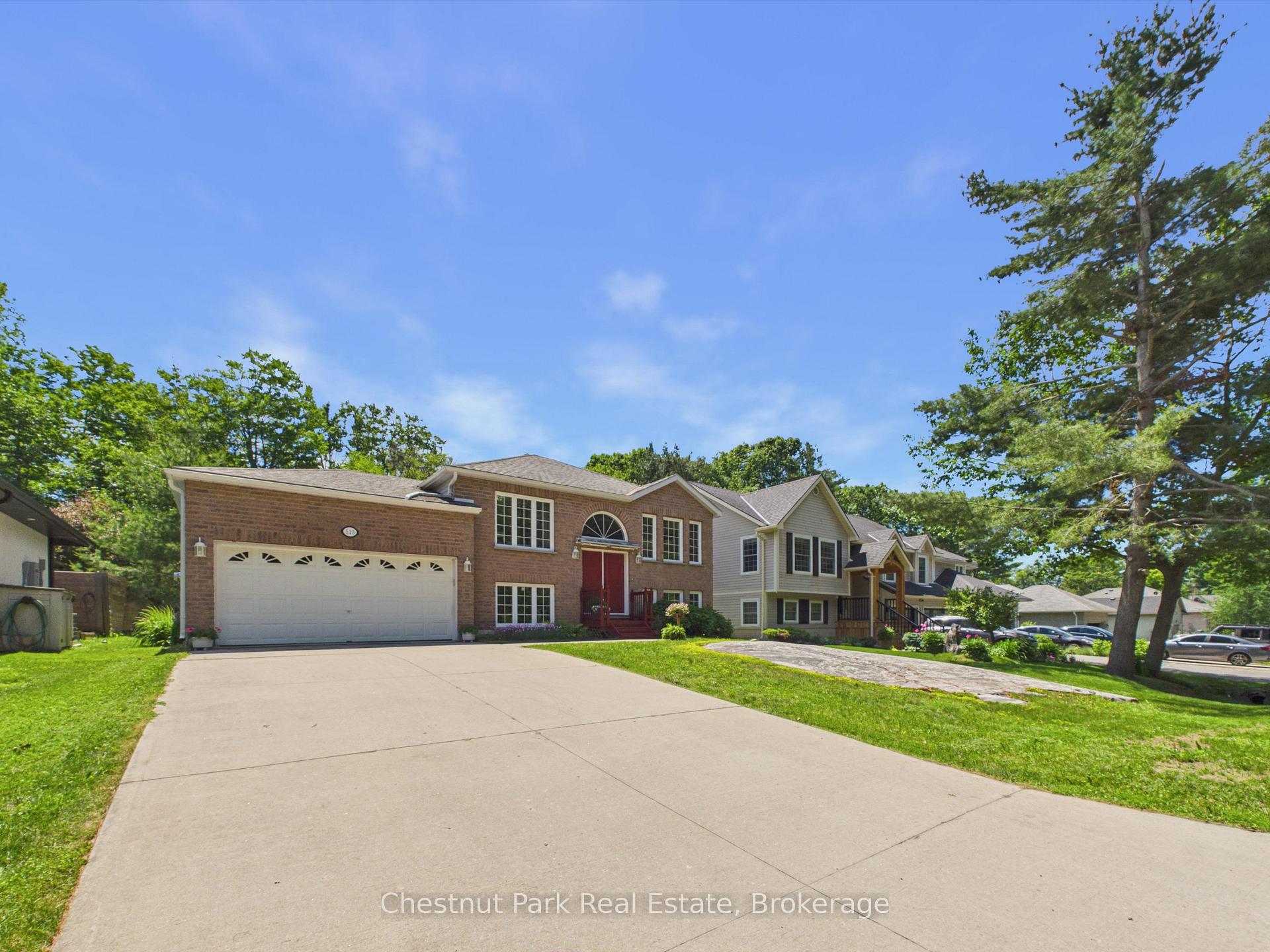 Photo 3 of 525 Lorne Street, Gravenhurst, Muskoka (S) — HOMEH
