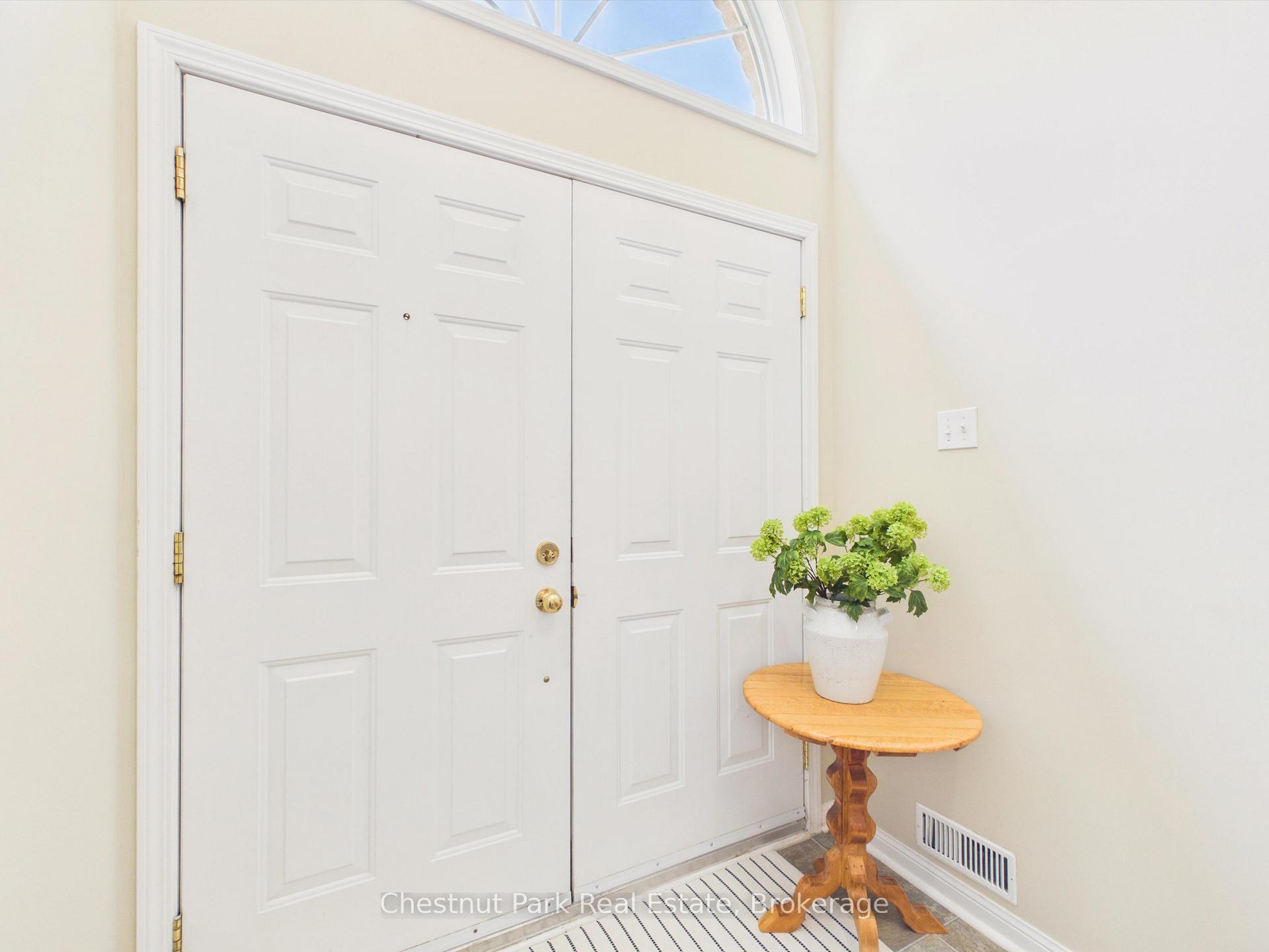 Photo 5 of 525 Lorne Street, Gravenhurst, Muskoka (S) — HOMEH