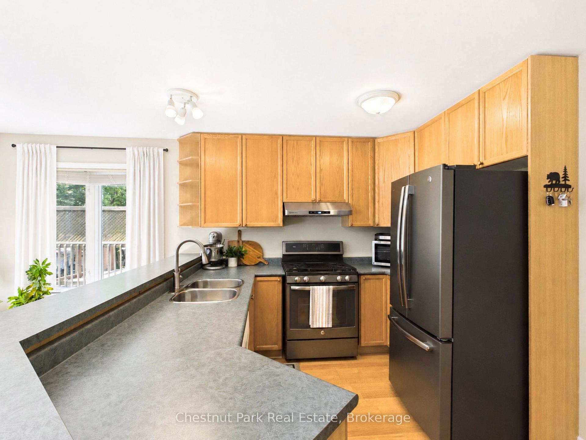 Photo 10 of 525 Lorne Street, Gravenhurst, Muskoka (S) — HOMEH