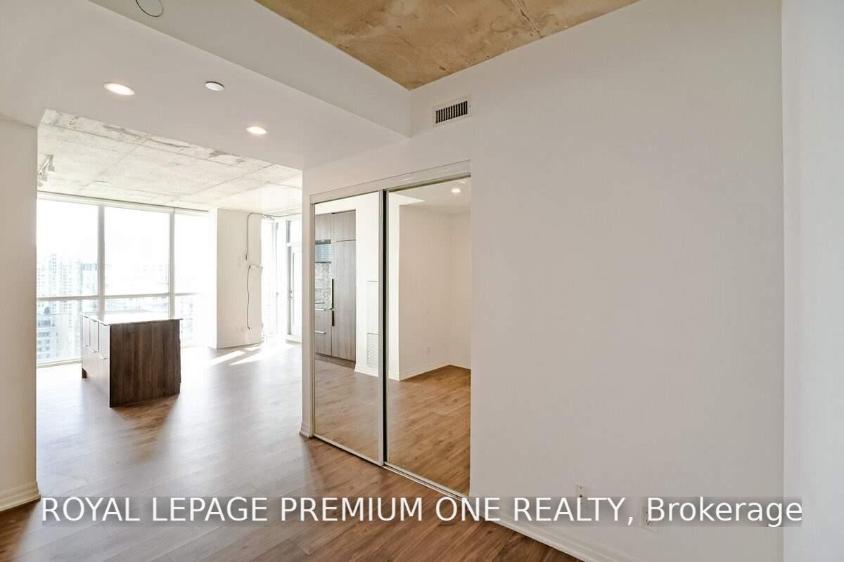 Photo 4 of Unit 2406, 88 Blue Jays Way, Toronto, Waterfront Communities — HOMEH