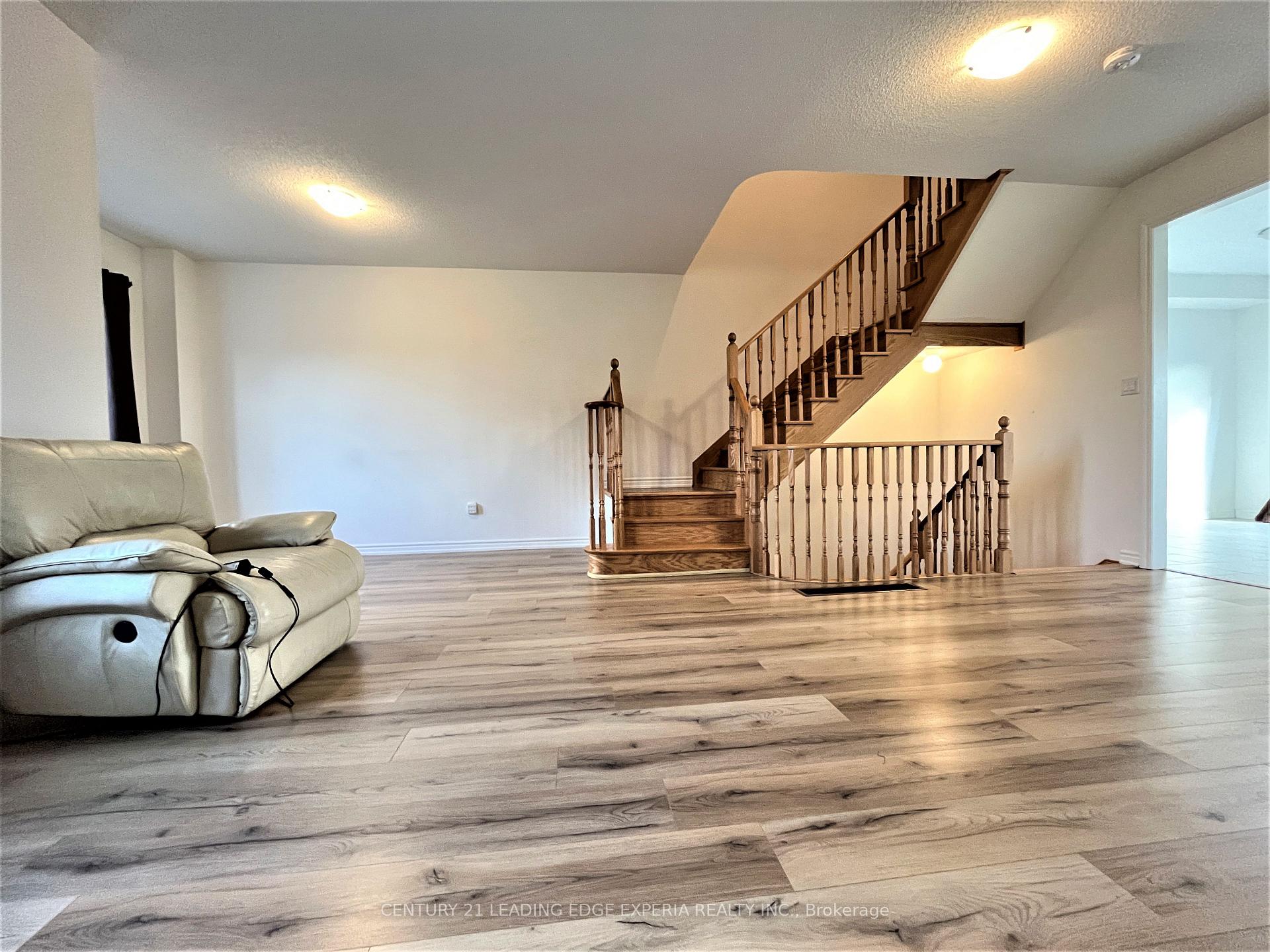 Photo 9 of 12 Pomarine Way W, Brampton, Credit Valley — HOMEH