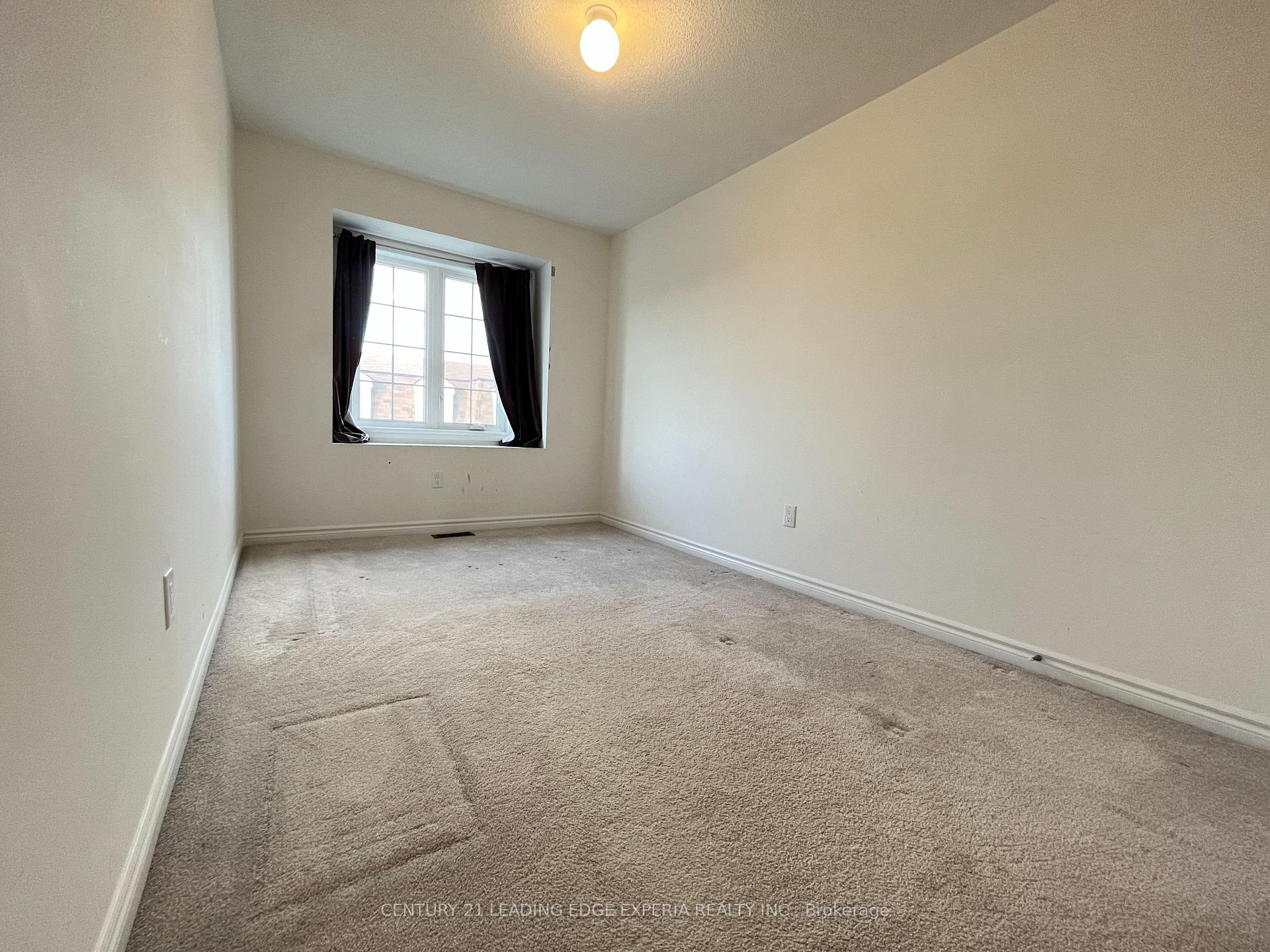 Photo 20 of 12 Pomarine Way W, Brampton, Credit Valley — HOMEH