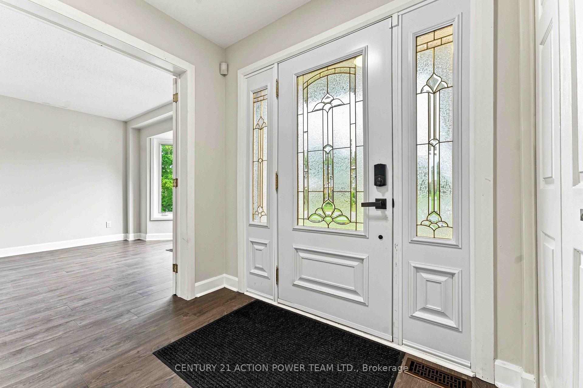 Photo 4 of 6179 Voyageur Drive, Ottawa, Convent Glen — HOMEH