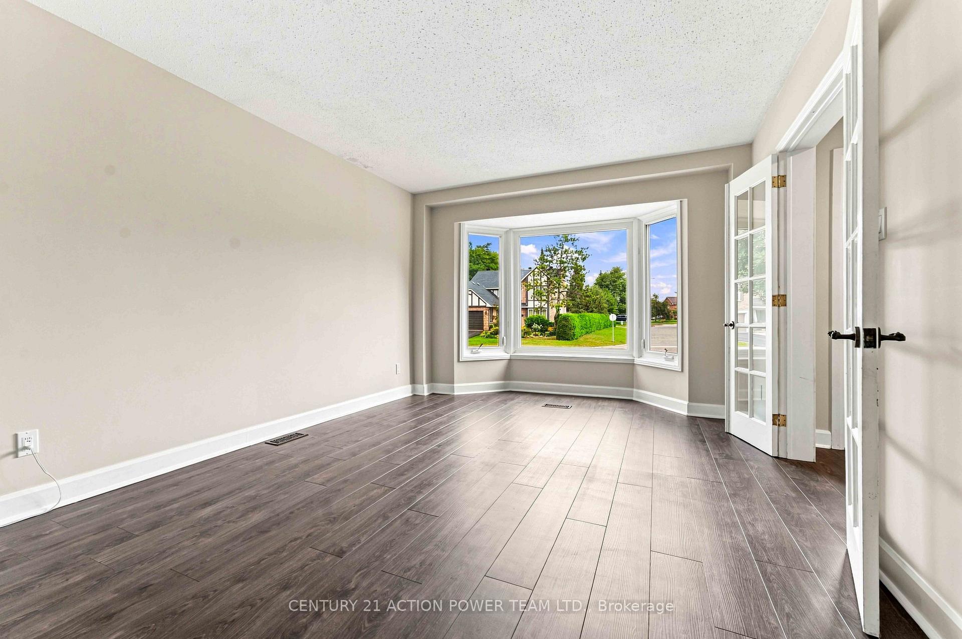 Photo 17 of 6179 Voyageur Drive, Ottawa, Convent Glen — HOMEH