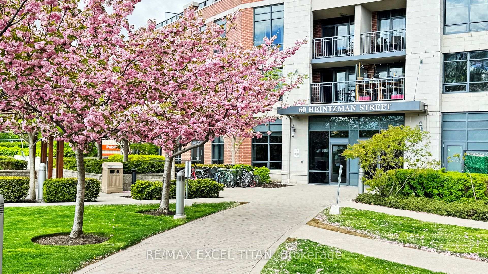 Photo 2 of Unit 1132, 60 Heintzman Street, Toronto, Junction Area — HOMEH