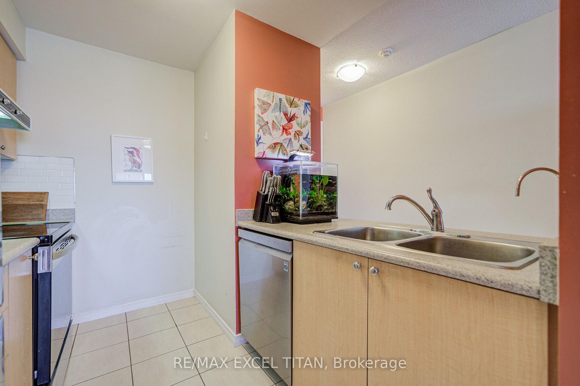 Photo 12 of Unit 1132, 60 Heintzman Street, Toronto, Junction Area — HOMEH