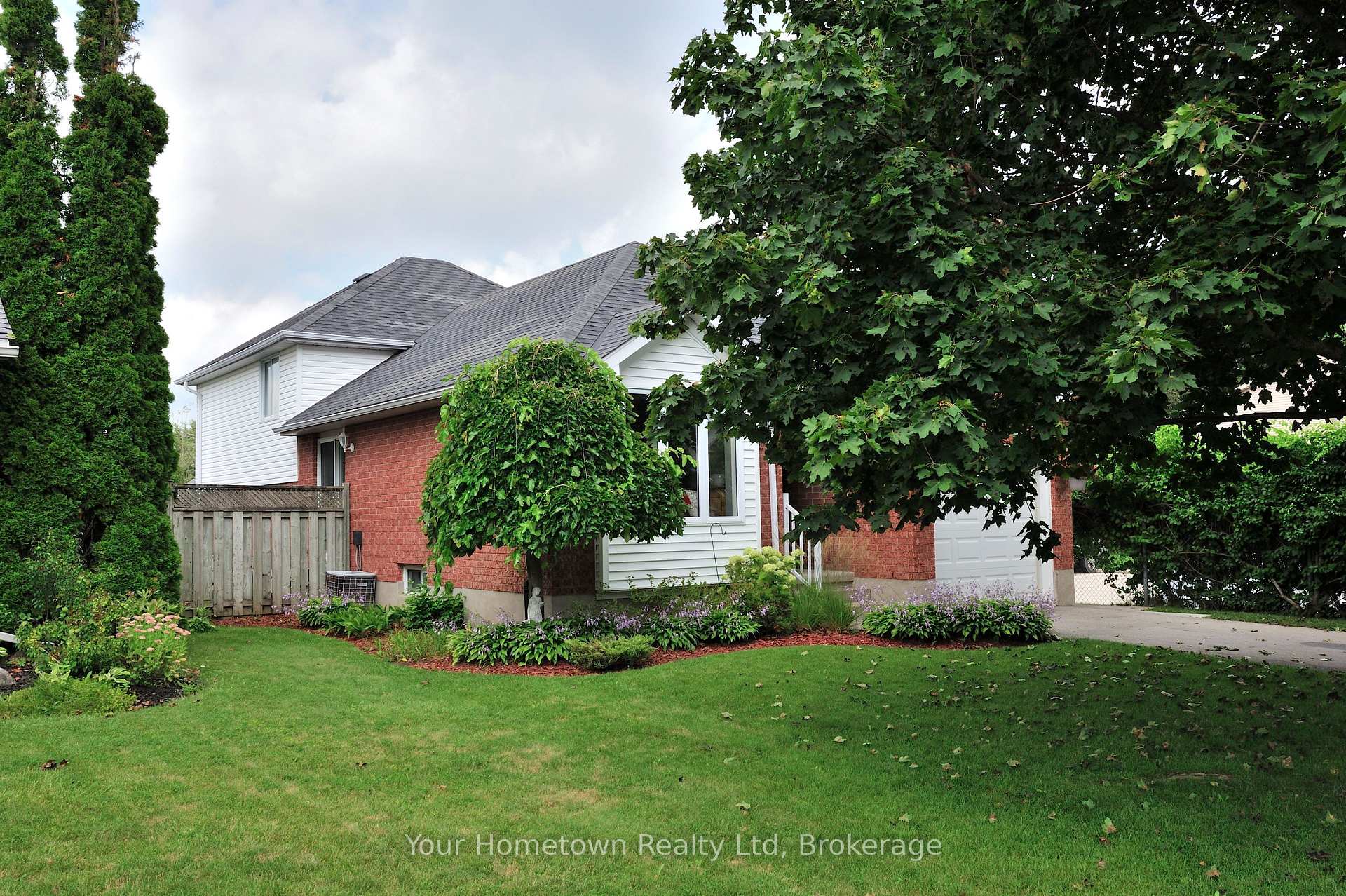 Photo 2 of 428 Flannery Drive, Centre Wellington, Fergus — HOMEH