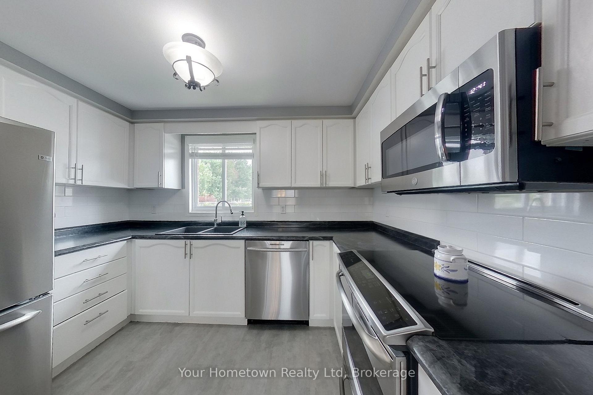 Photo 10 of 428 Flannery Drive, Centre Wellington, Fergus — HOMEH