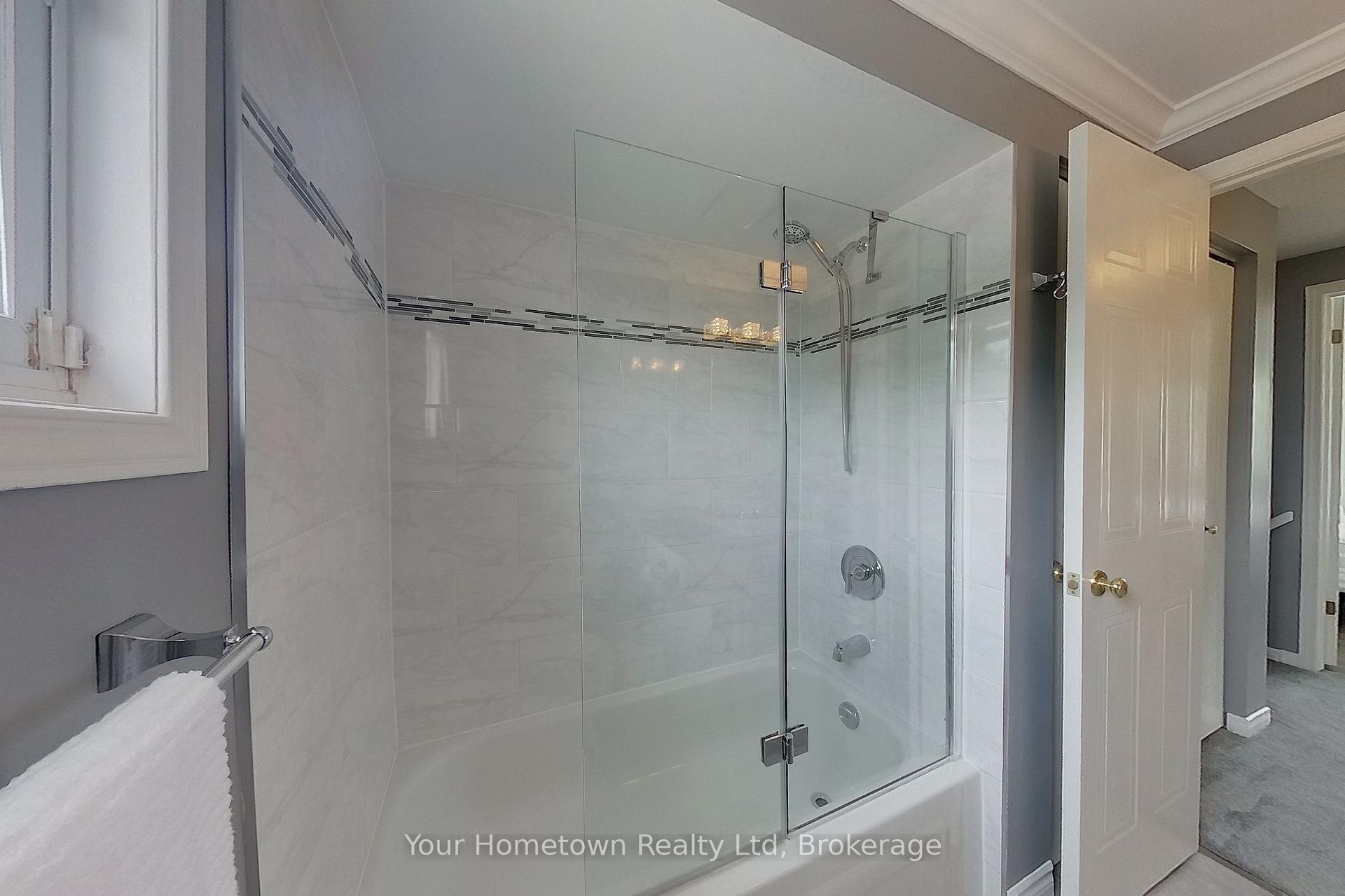 Photo 28 of 428 Flannery Drive, Centre Wellington, Fergus — HOMEH