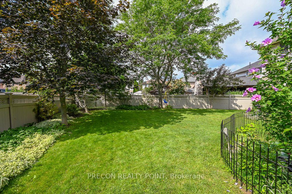 Photo 2 of 67 Jeffrey Drive, Hamilton, Ancaster — HOMEH