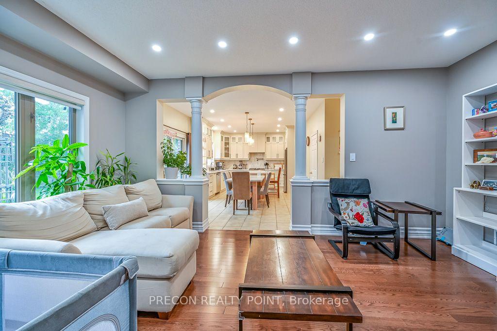 Photo 12 of 67 Jeffrey Drive, Hamilton, Ancaster — HOMEH