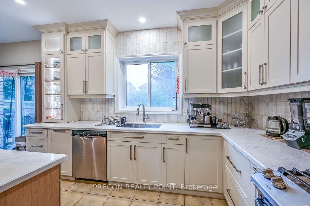 Photo 17 of 67 Jeffrey Drive, Hamilton, Ancaster — HOMEH