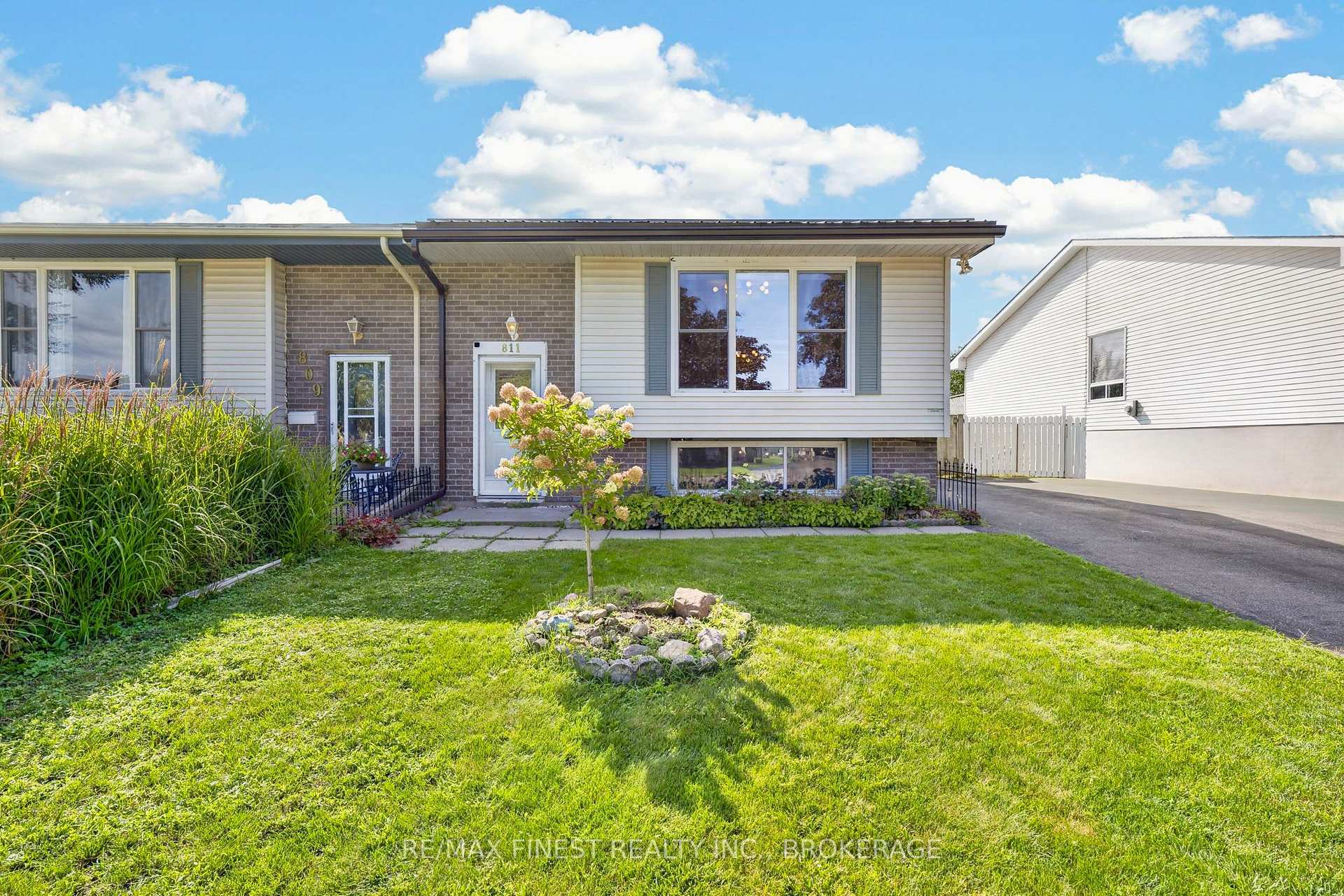 Photo 1 of 811 Cunningham Crescent, Brockville, Brockville — HOMEH