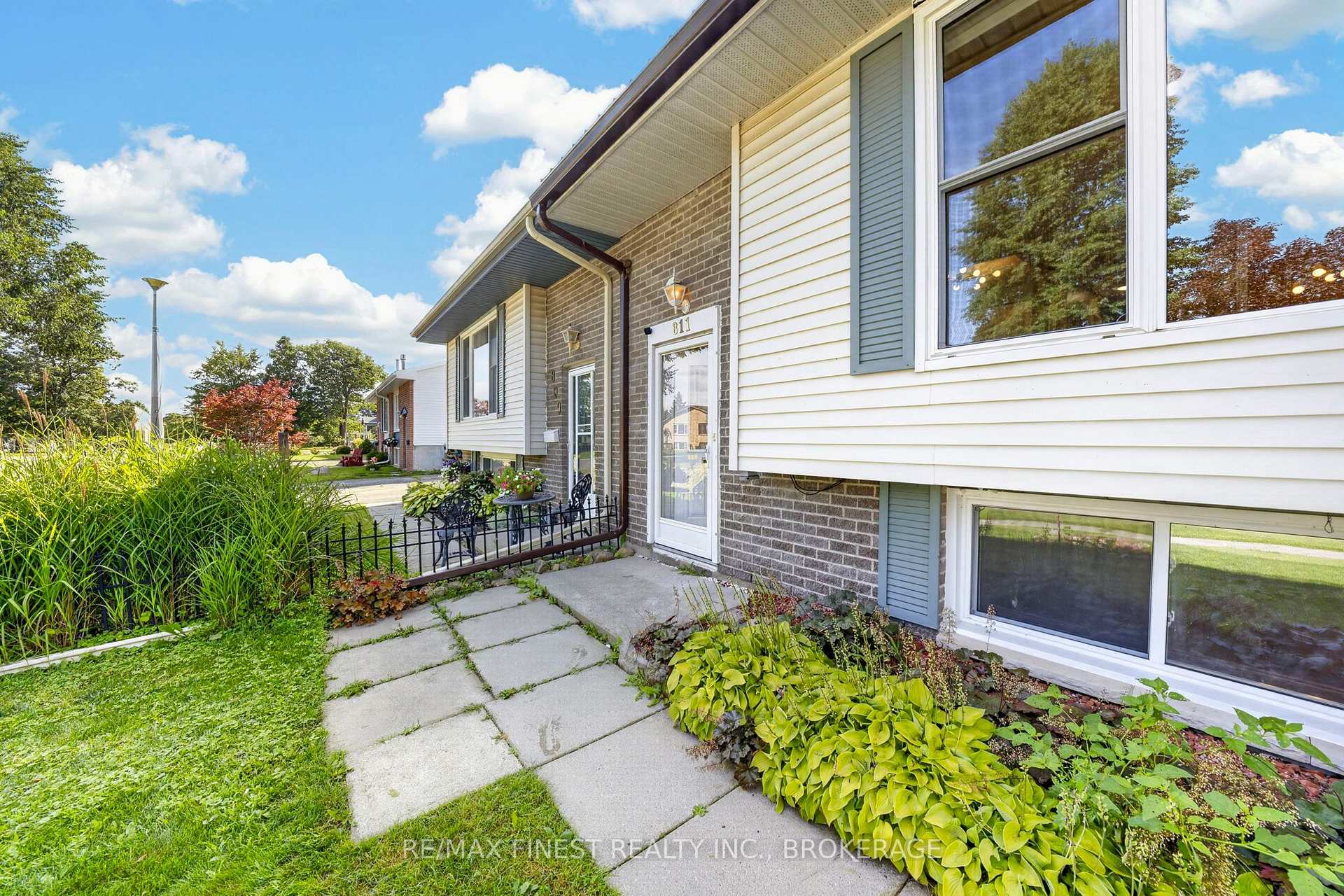 Photo 3 of 811 Cunningham Crescent, Brockville, Brockville — HOMEH