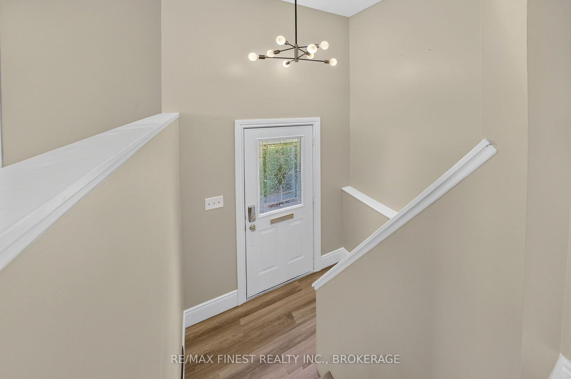Photo 5 of 811 Cunningham Crescent, Brockville, Brockville — HOMEH