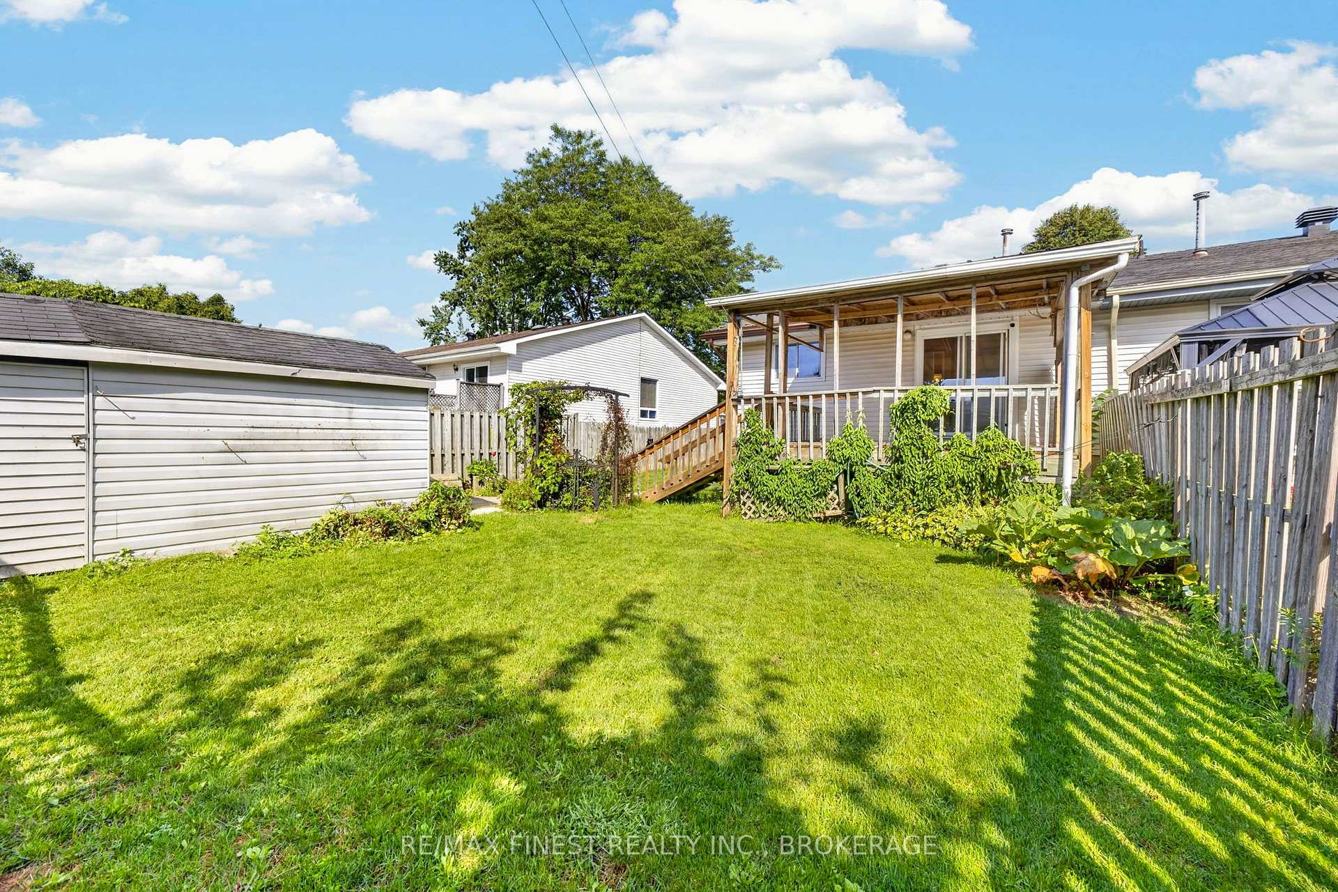 Photo 31 of 811 Cunningham Crescent, Brockville, Brockville — HOMEH