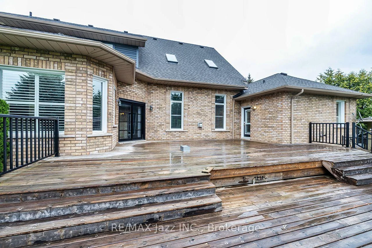 Photo 2 of 99 Hurd Street, Oshawa, Raglan — HOMEH