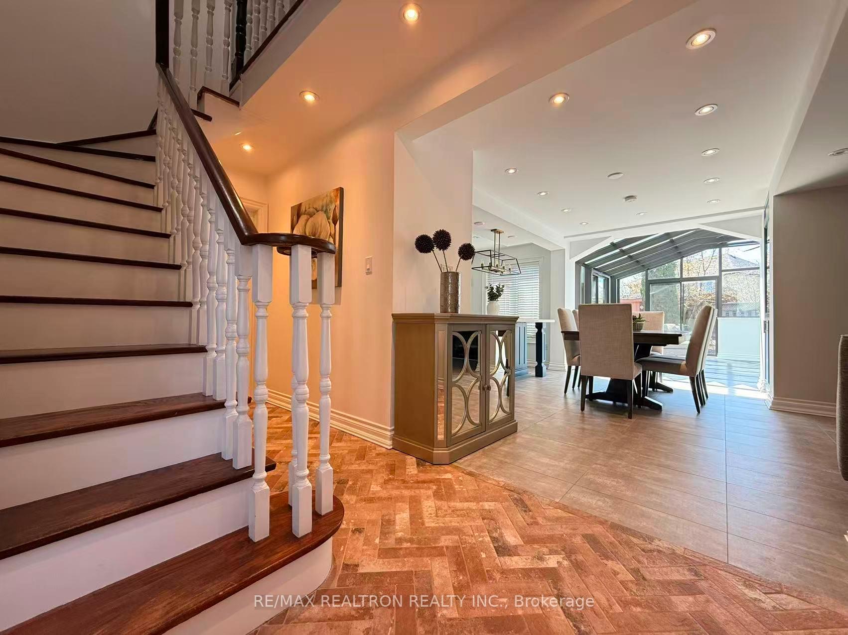 Photo 2 of 213 Roseheath Drive, Vaughan, Maple — HOMEH