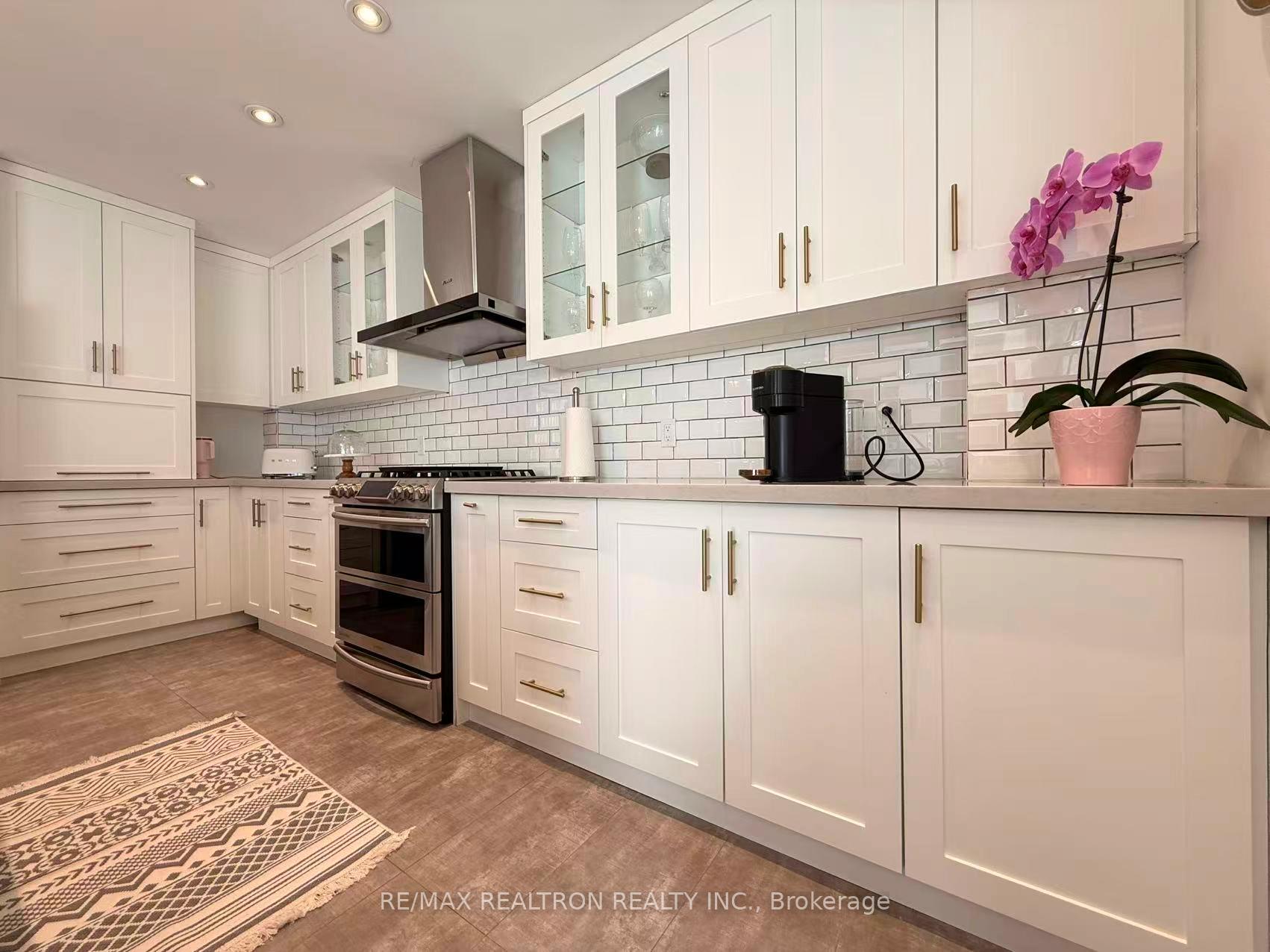 Photo 12 of 213 Roseheath Drive, Vaughan, Maple — HOMEH