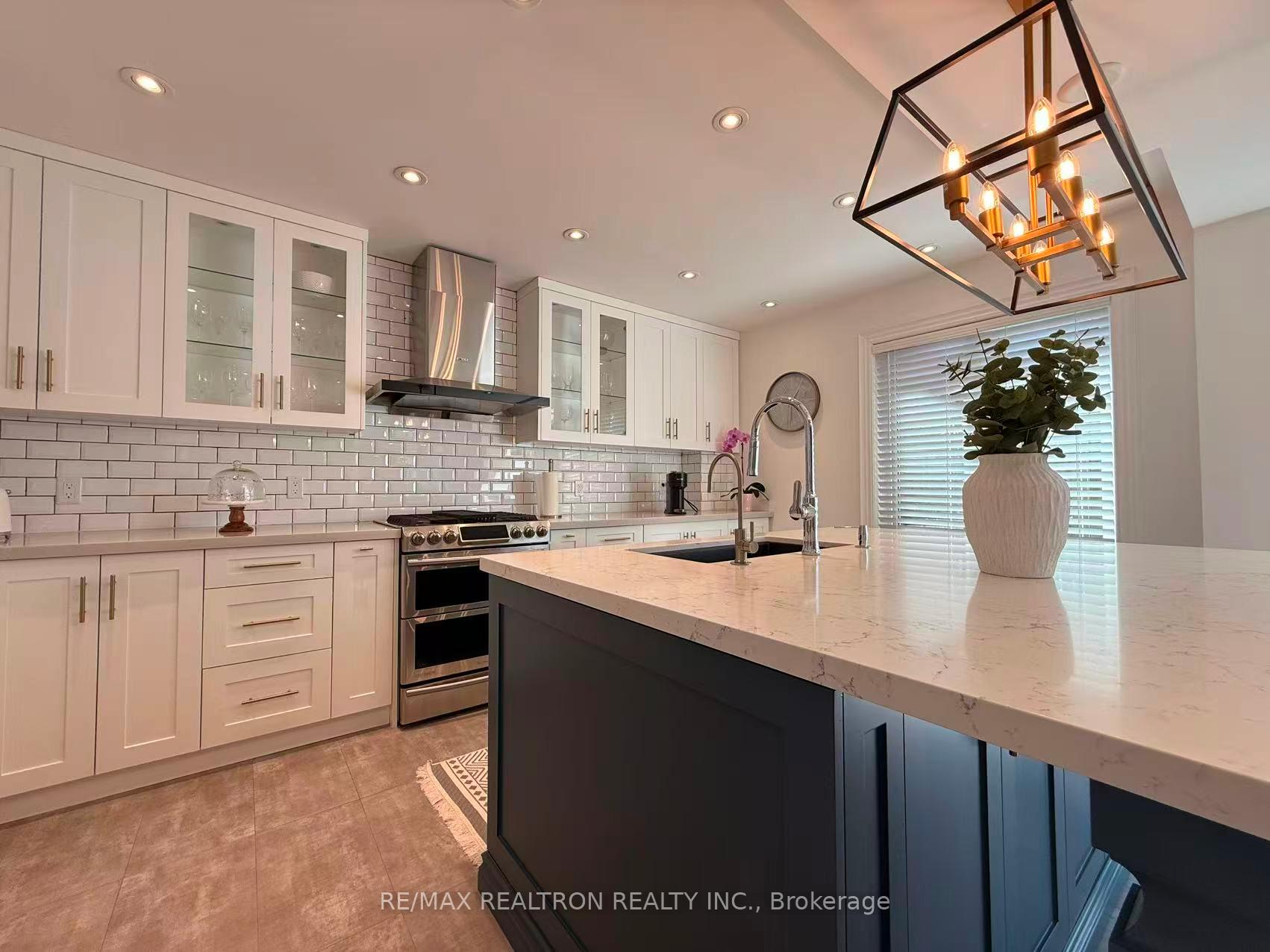 Photo 14 of 213 Roseheath Drive, Vaughan, Maple — HOMEH