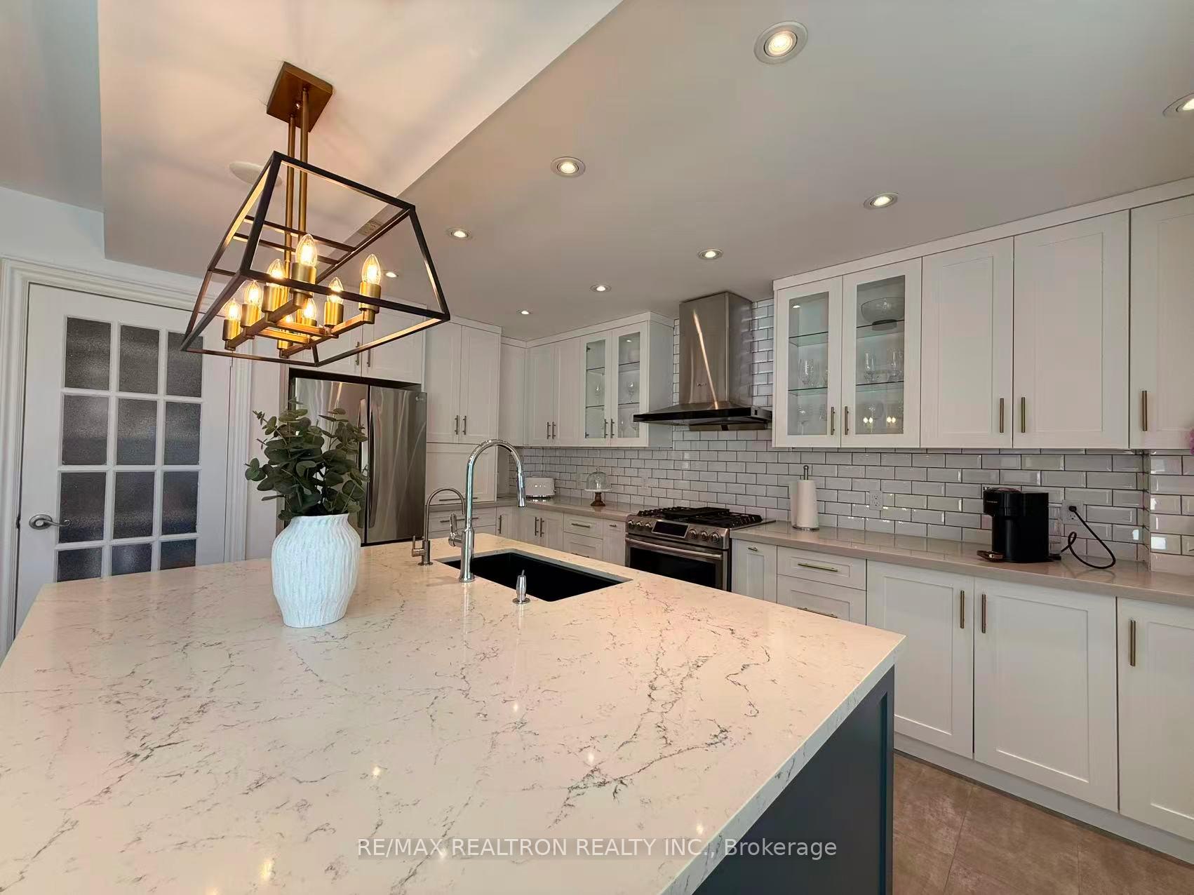 Photo 16 of 213 Roseheath Drive, Vaughan, Maple — HOMEH
