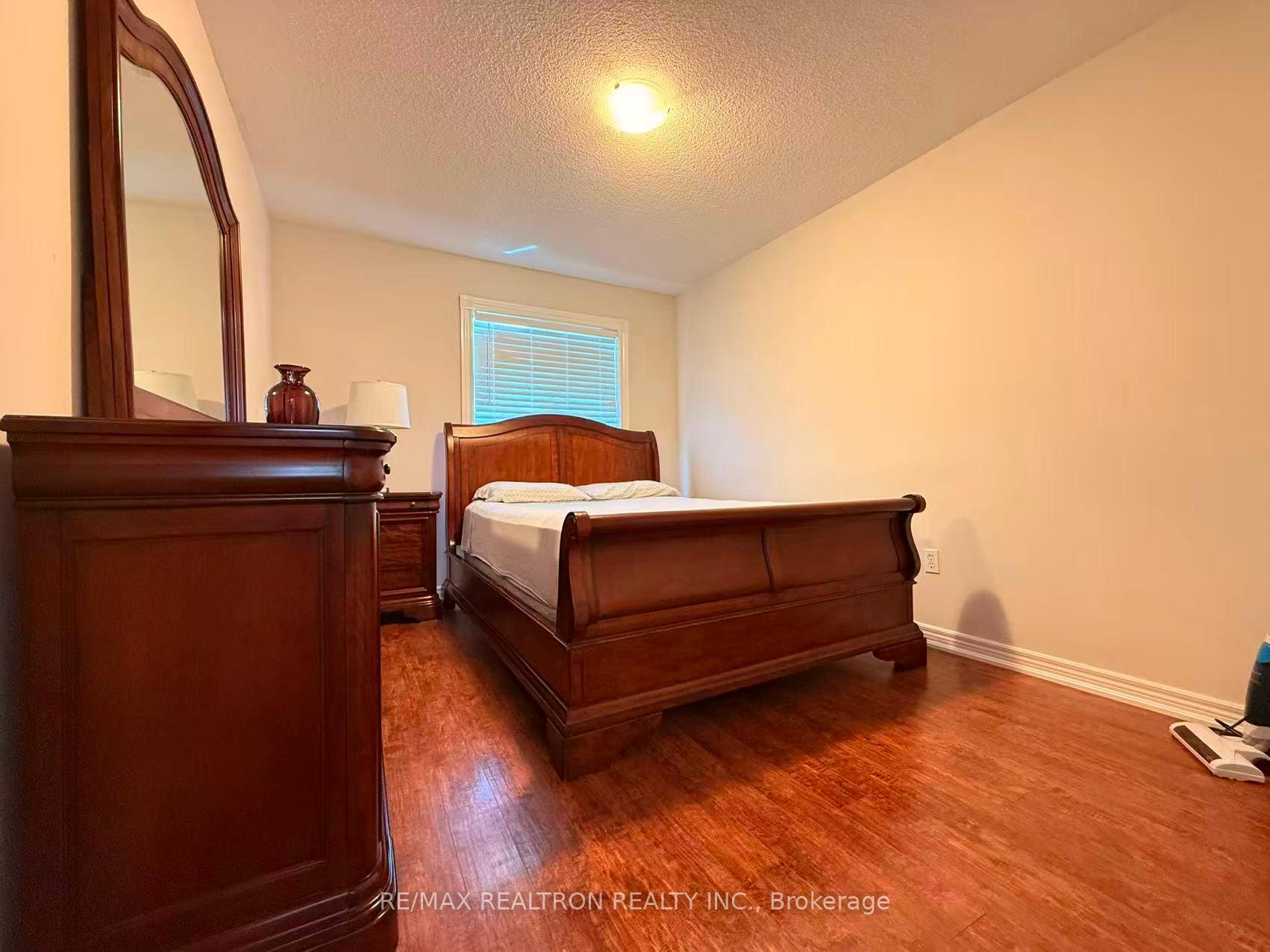 Photo 23 of 213 Roseheath Drive, Vaughan, Maple — HOMEH