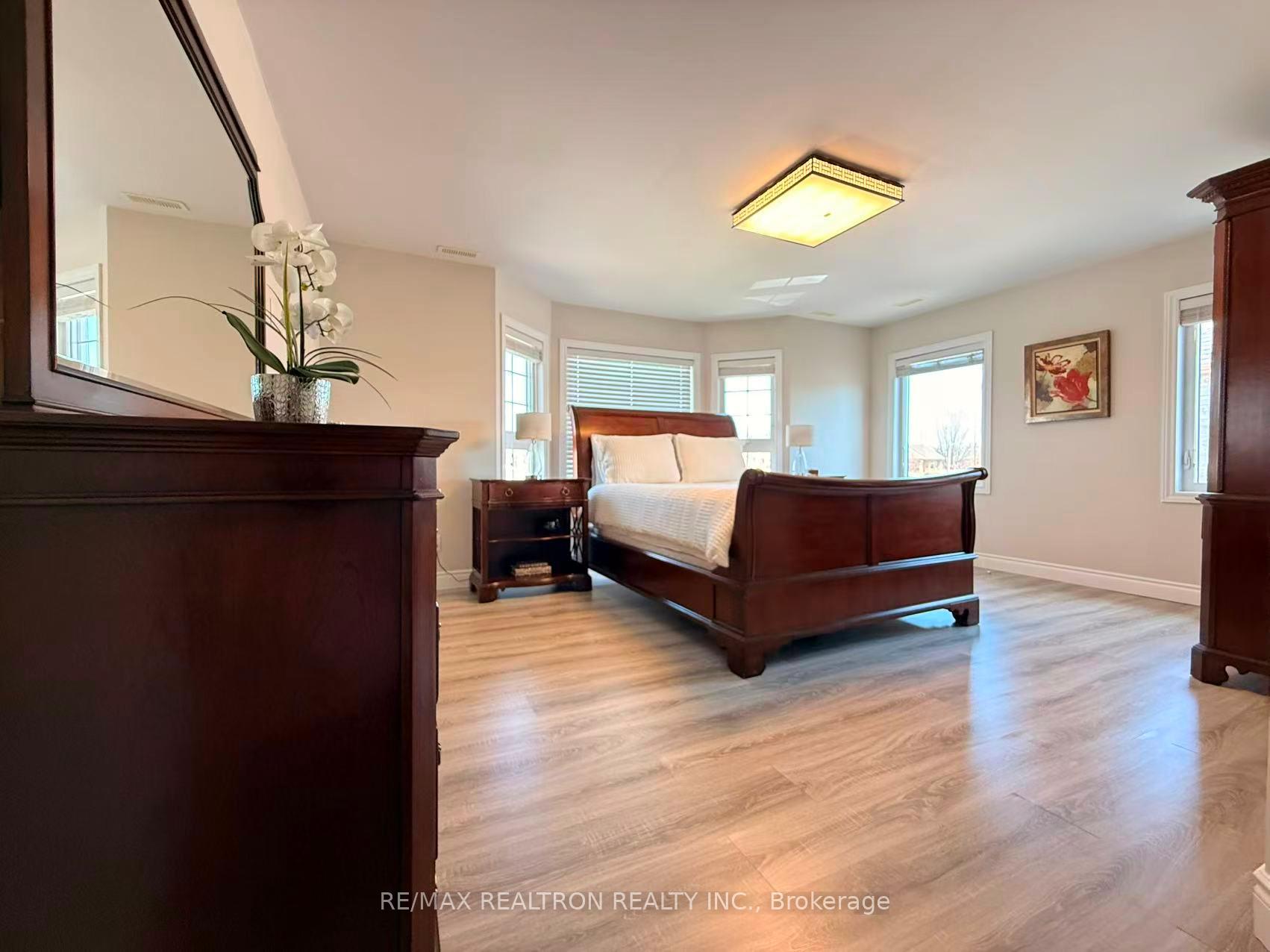Photo 24 of 213 Roseheath Drive, Vaughan, Maple — HOMEH