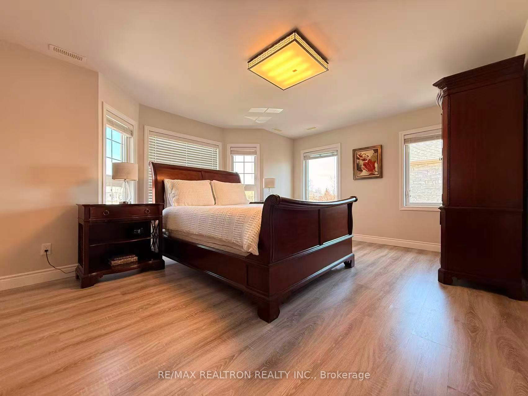 Photo 25 of 213 Roseheath Drive, Vaughan, Maple — HOMEH
