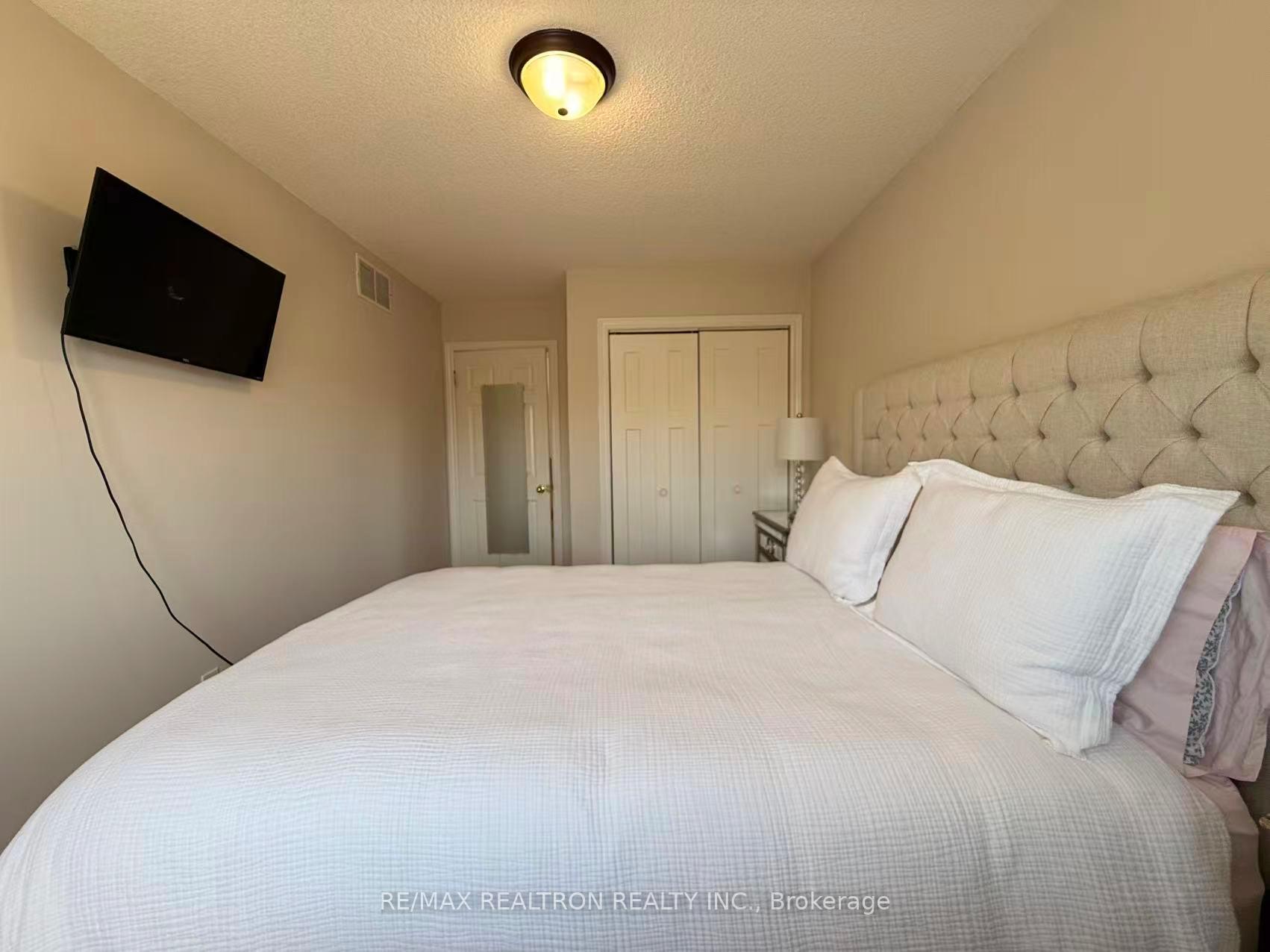 Photo 35 of 213 Roseheath Drive, Vaughan, Maple — HOMEH