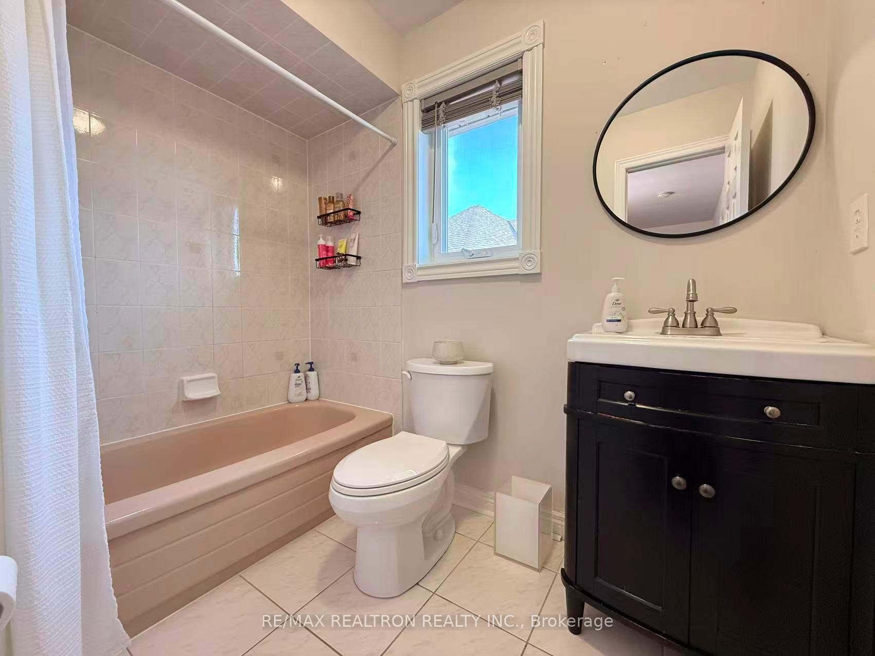 Photo 36 of 213 Roseheath Drive, Vaughan, Maple — HOMEH