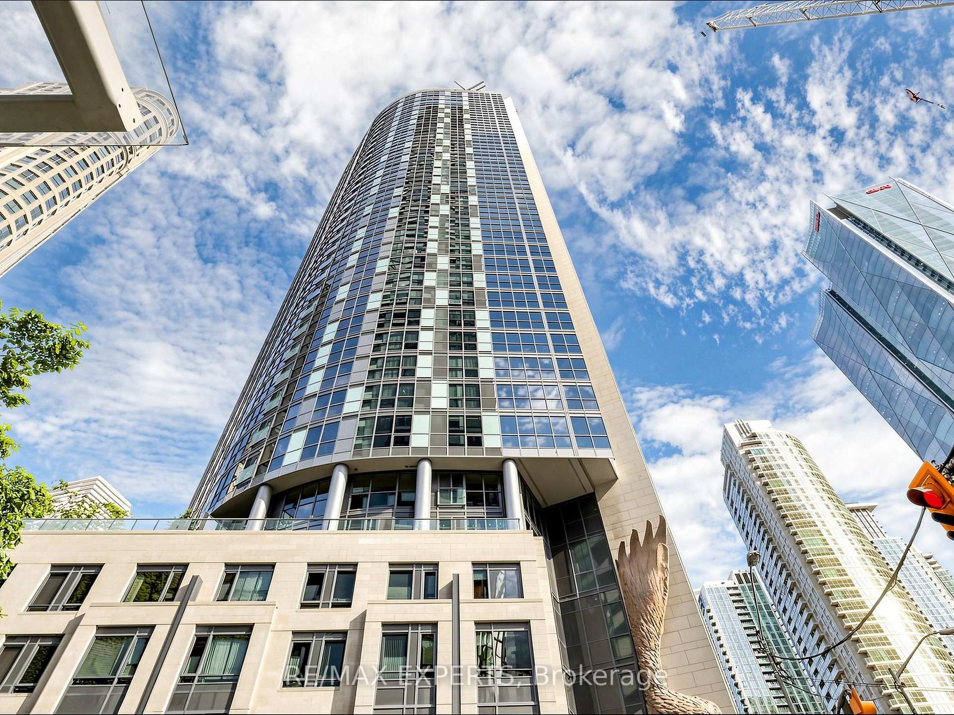 Photo 2 of Unit 2305, 1 The Esplanade Drive, Toronto, Waterfront Communities — HOMEH