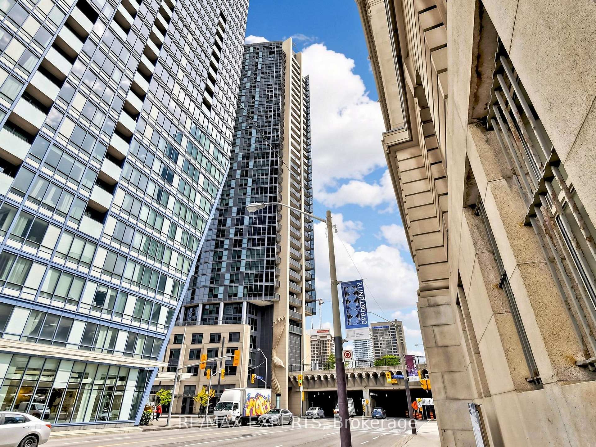 Photo 3 of Unit 2305, 1 The Esplanade Drive, Toronto, Waterfront Communities — HOMEH