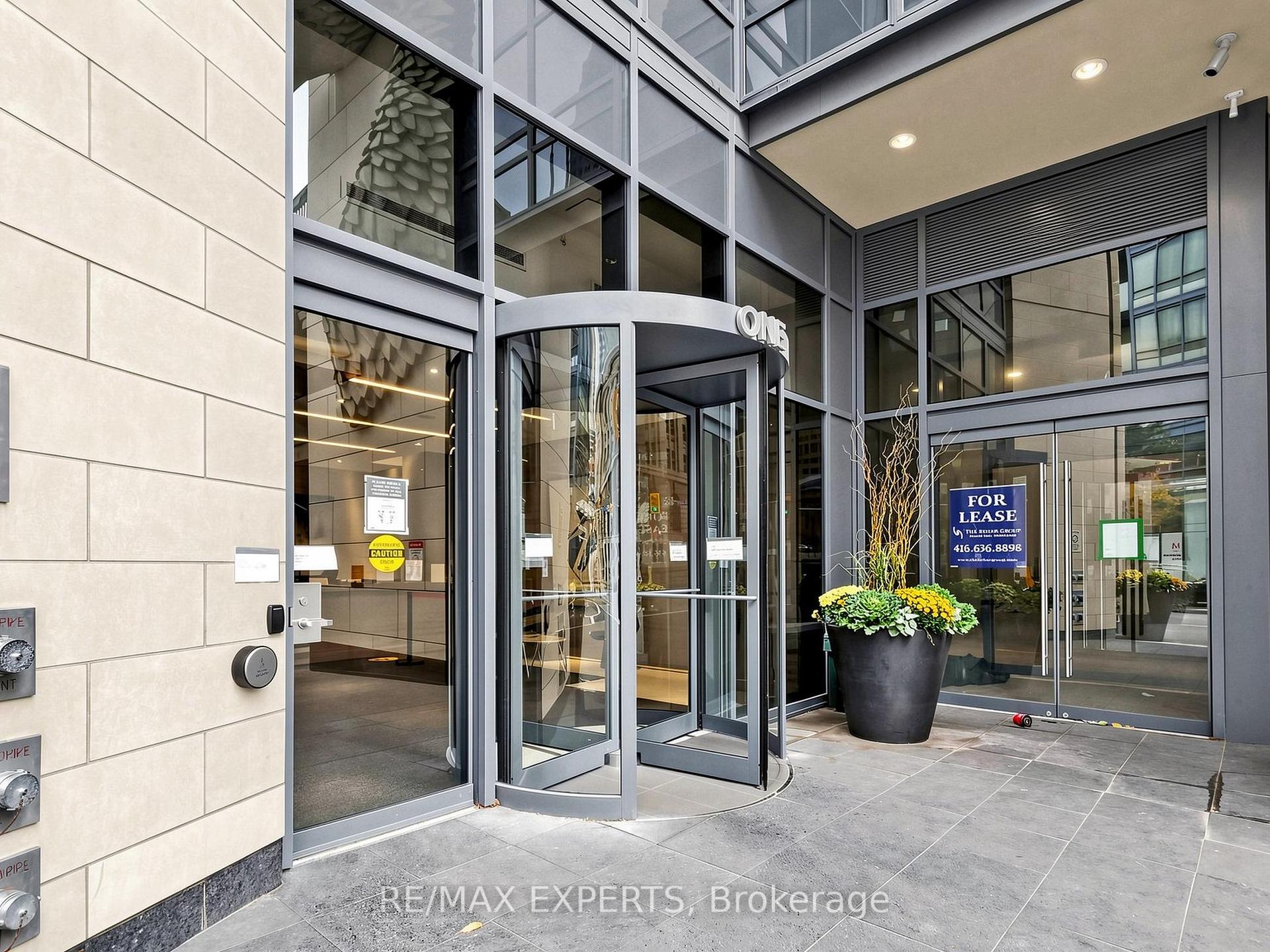 Photo 4 of Unit 2305, 1 The Esplanade Drive, Toronto, Waterfront Communities — HOMEH